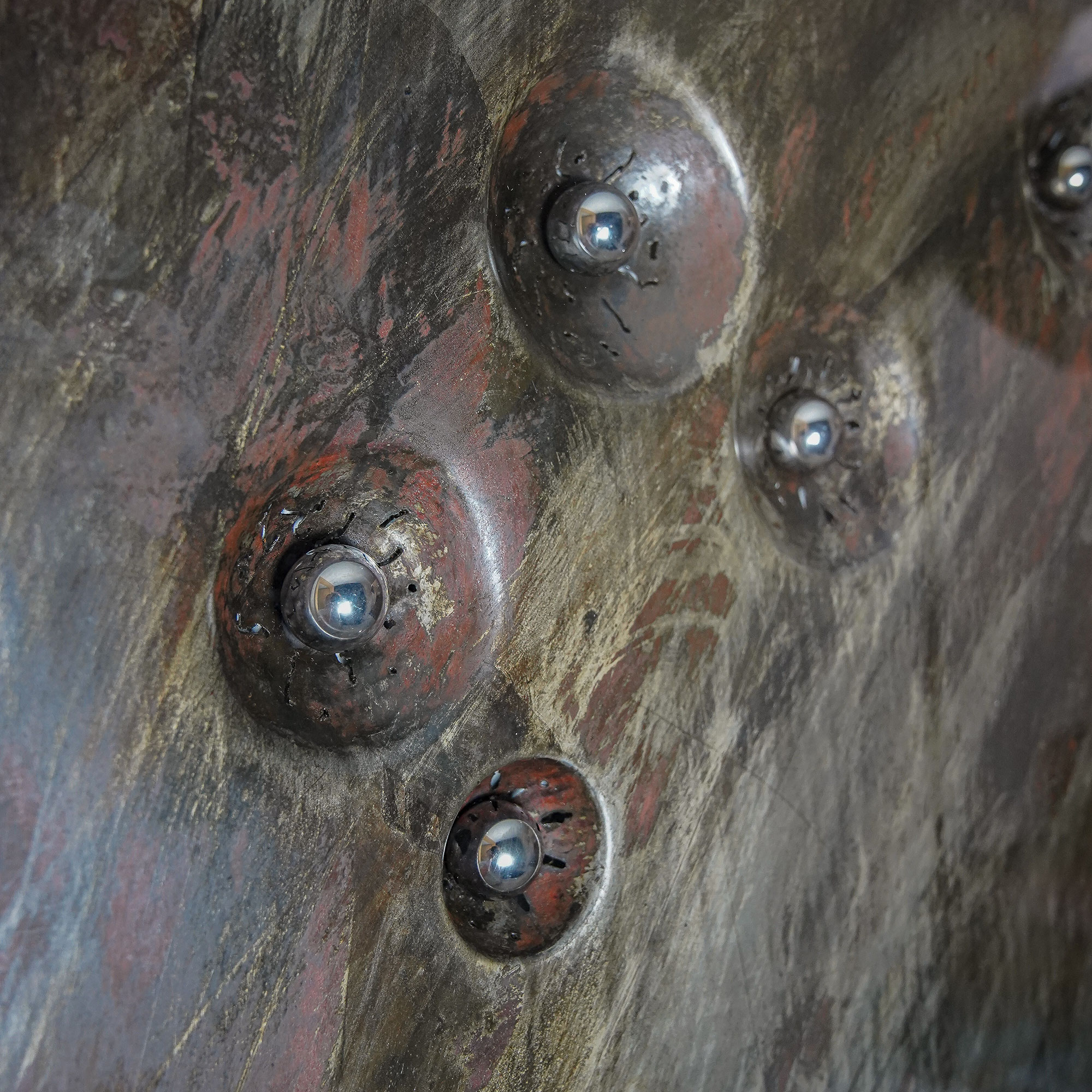 Stahlbild bzw. Bild aus Metall mit dem Namen „Schütze #2“ aus der Reihe Sternbilder von Daniel Springer. Kugeln in Silber, Bilderrahmen in Alu.