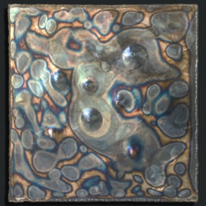 "geflammt" ein Stahlbild von Daniel Springer - Stahlbild aus der Serie „imagination“ - Kugeln in silber, Rahmen grob geschweißt und geschliffen, Oberfläche geflammt