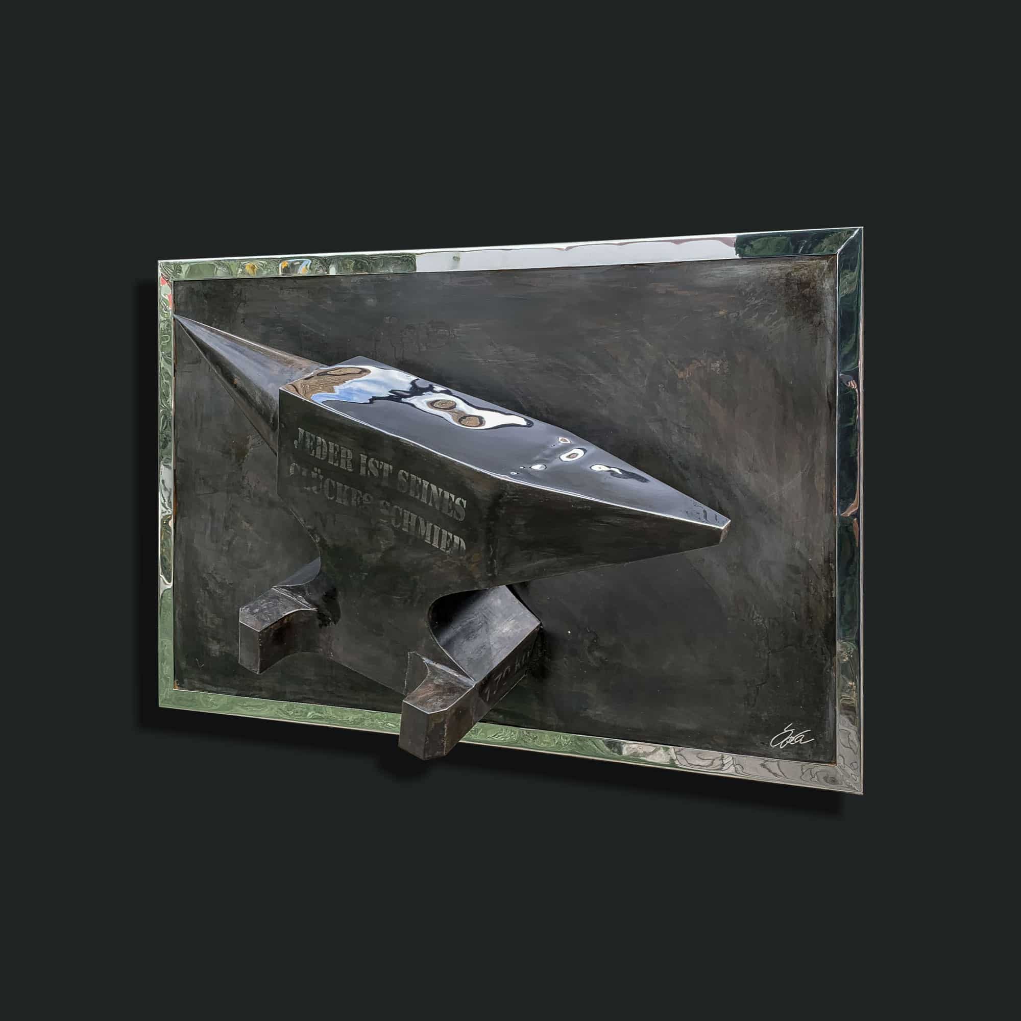 "Amboss" ein Stahlbild von Daniel Springer - Stahlbild aus der Serie „genius“ Amboss in Stahl, Ambossbahn Edelstahl poliert Rahmen Edelstahl poliert, Füllung Stahl brüniert