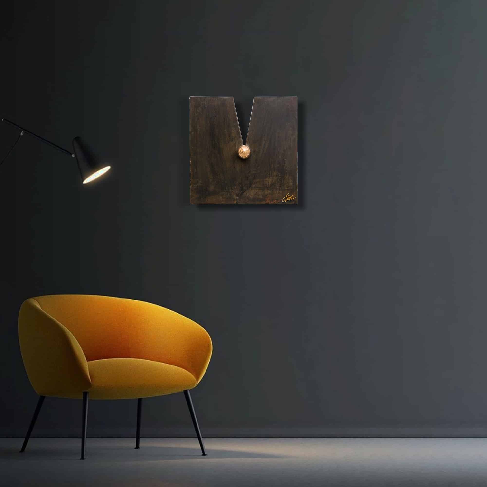 „zur Weisheit 40 #2“ ein Stahlbild von Daniel Springer - Stahlbild aus der Serie „imagination“ mit einer Kugel 4 cm 24 Karat vergoldet, Oberfläche Metall schwarz-braun brüniert